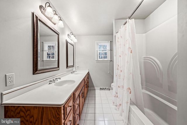 705 IRON POST RD, Moorestown, NJ 08057