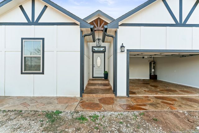 16851 Griffin Rd #2, Atascosa, TX 78002