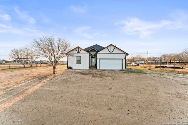 16851 Griffin Rd #2, Atascosa, TX 78002