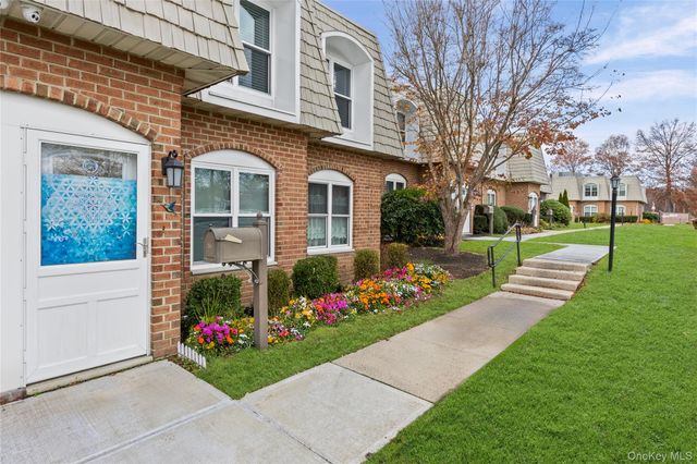 175 Main Avenue 154, Wheatley Heights, NY 11798