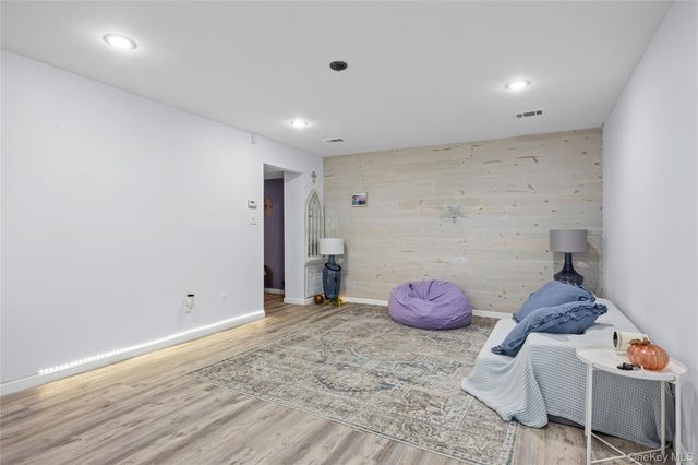 175 Main Avenue 154, Wheatley Heights, NY 11798