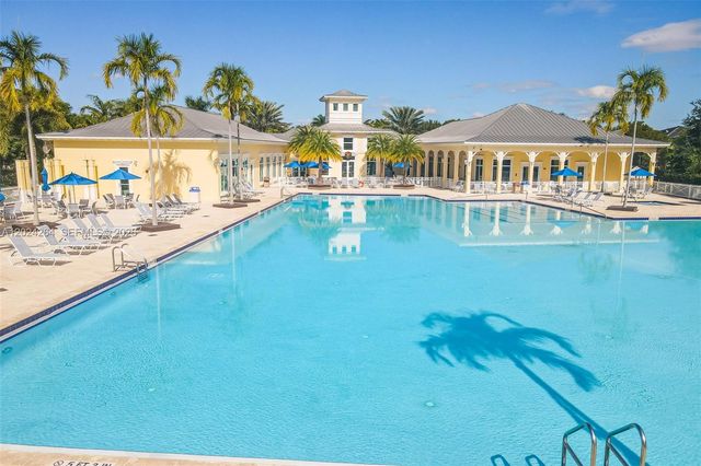 3214 SE 4th Ct, Homestead, FL 33033