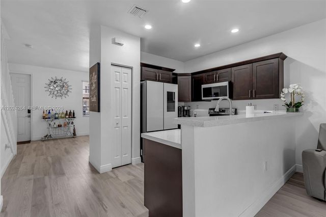 3214 SE 4th Ct, Homestead, FL 33033