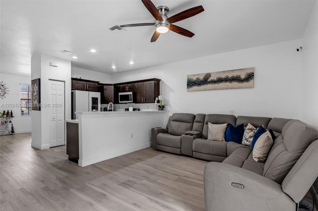 3214 SE 4th Ct, Homestead, FL 33033