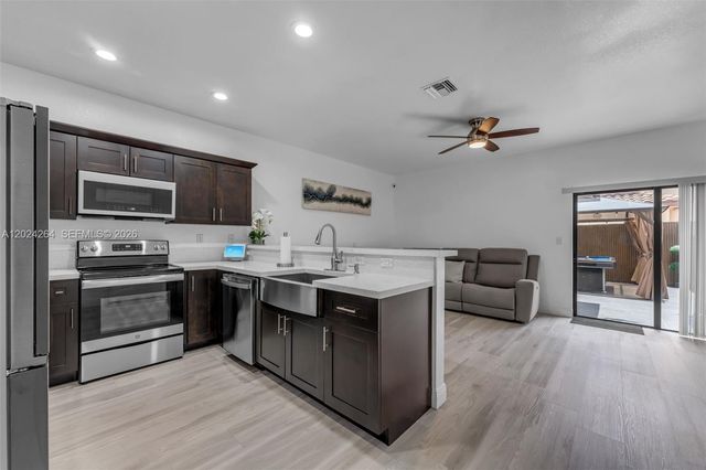 3214 SE 4th Ct, Homestead, FL 33033