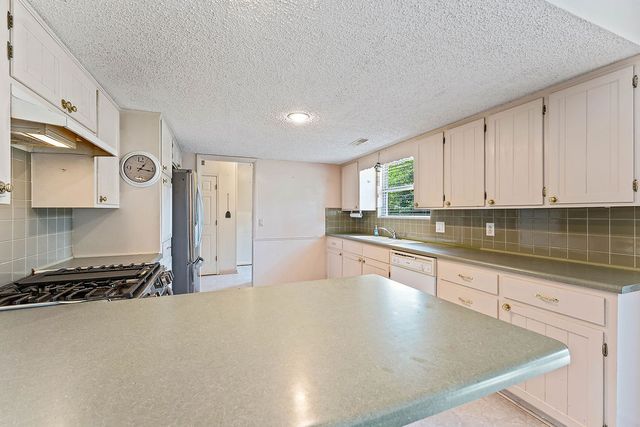 2106 Sandy, Springdale, AR 72762