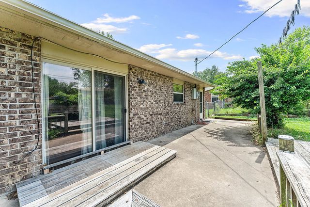 2106 Sandy, Springdale, AR 72762
