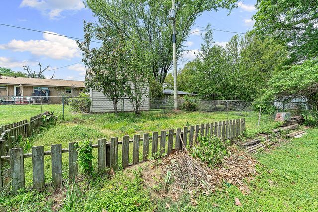 2106 Sandy, Springdale, AR 72762