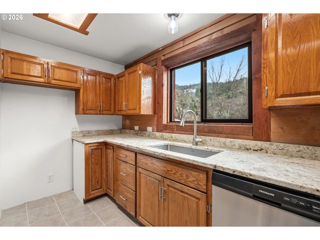 1514 BURBRIDGE Dr, Rogue River, OR 97537