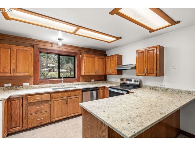 1514 BURBRIDGE Dr, Rogue River, OR 97537