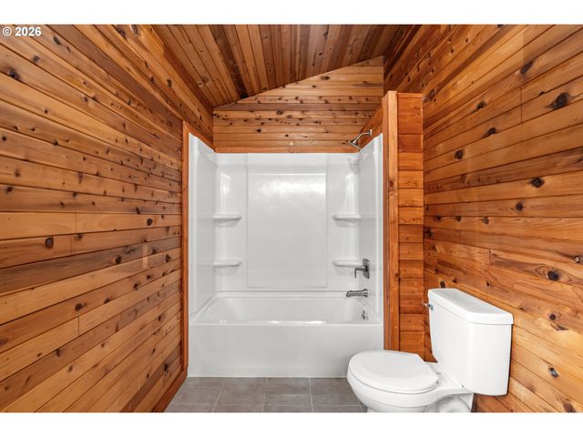 1514 BURBRIDGE Dr, Rogue River, OR 97537