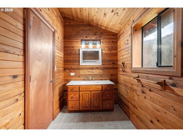 1514 BURBRIDGE Dr, Rogue River, OR 97537