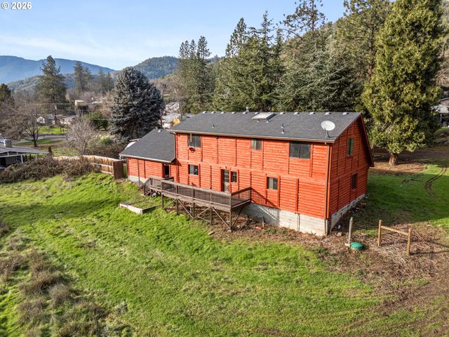 1514 BURBRIDGE Dr, Rogue River, OR 97537