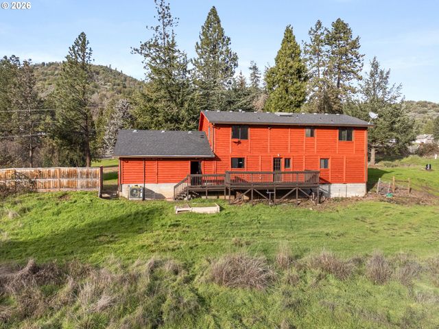 1514 BURBRIDGE Dr, Rogue River, OR 97537