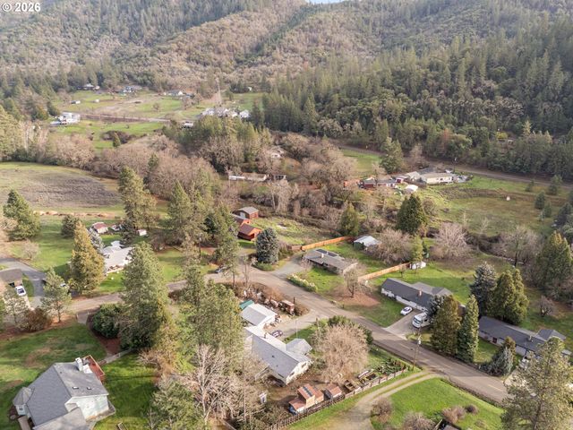 1514 BURBRIDGE Dr, Rogue River, OR 97537