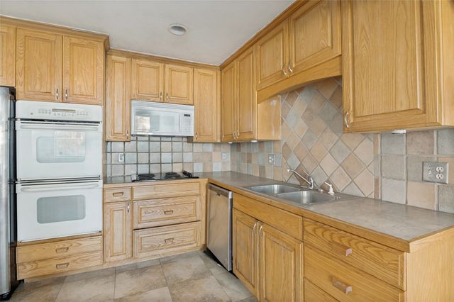 3102 Abbey Road, Carrollton, TX 75007