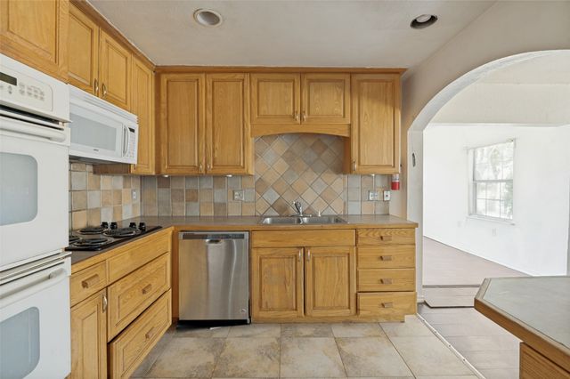 3102 Abbey Road, Carrollton, TX 75007