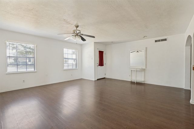 3102 Abbey Road, Carrollton, TX 75007