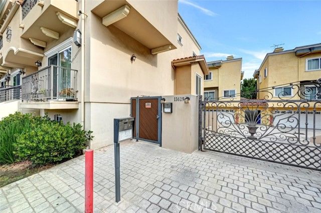 13629 Wyandotte Street 111, Van Nuys (los Angeles), CA 91405