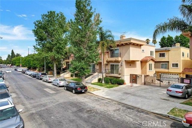 13629 Wyandotte Street 111, Van Nuys (los Angeles), CA 91405