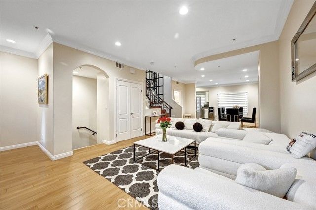 13629 Wyandotte Street 111, Van Nuys (los Angeles), CA 91405