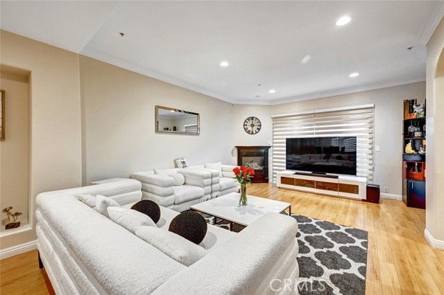 13629 Wyandotte Street 111, Van Nuys (los Angeles), CA 91405