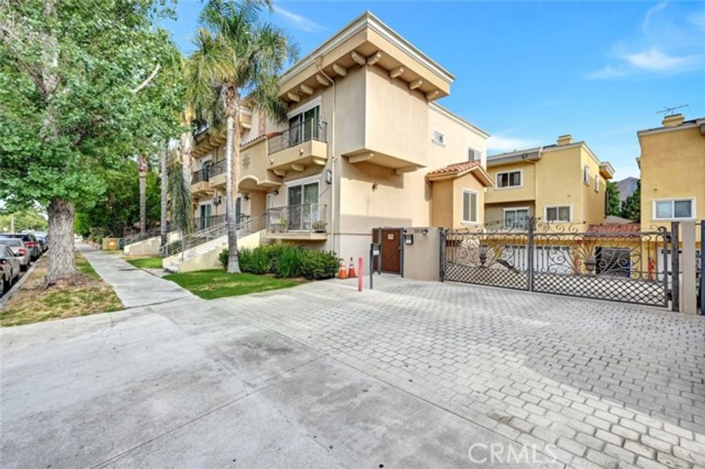 13629 Wyandotte Street 111, Van Nuys (los Angeles), CA 91405