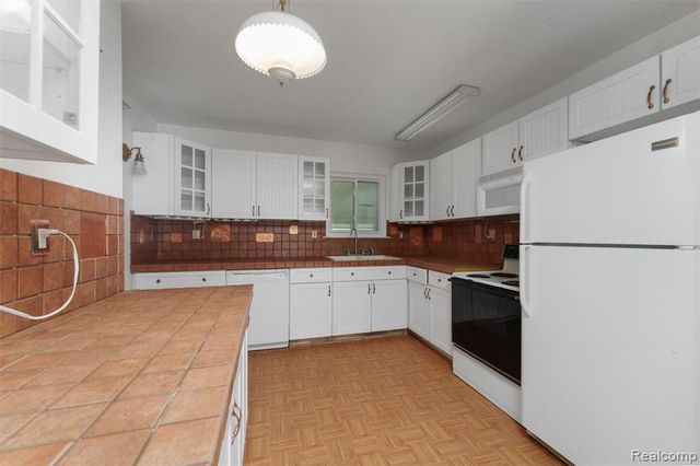 2378 Dawes Avenue, Shelby Twp, MI 48317