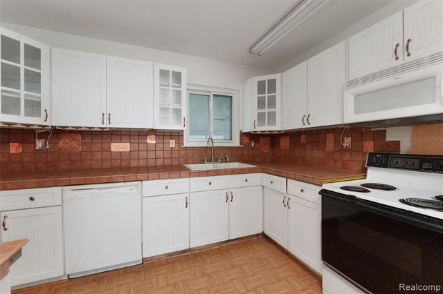 2378 Dawes Avenue, Shelby Twp, MI 48317