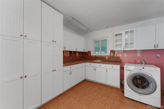 2378 Dawes Avenue, Shelby Twp, MI 48317