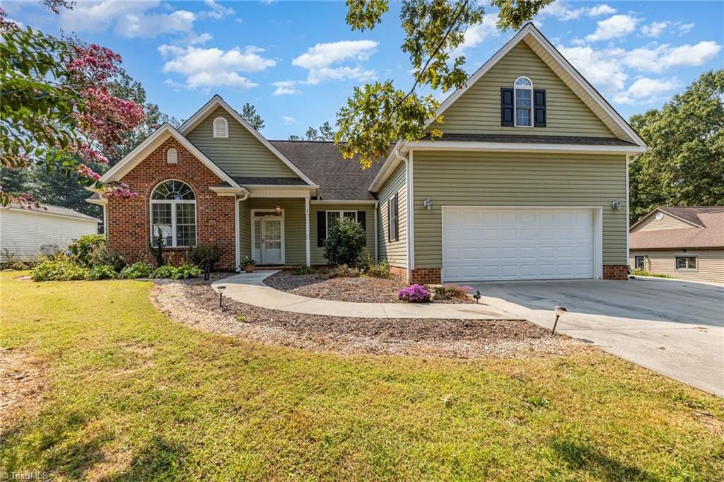 124 E Chinaberry Court, Mocksville, NC 27028