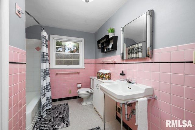 777 25TH Avenue Court, Moline, IL 61265