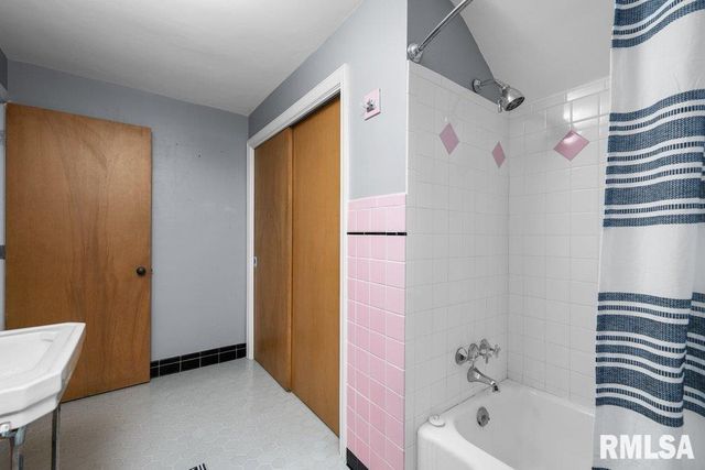 777 25TH Avenue Court, Moline, IL 61265