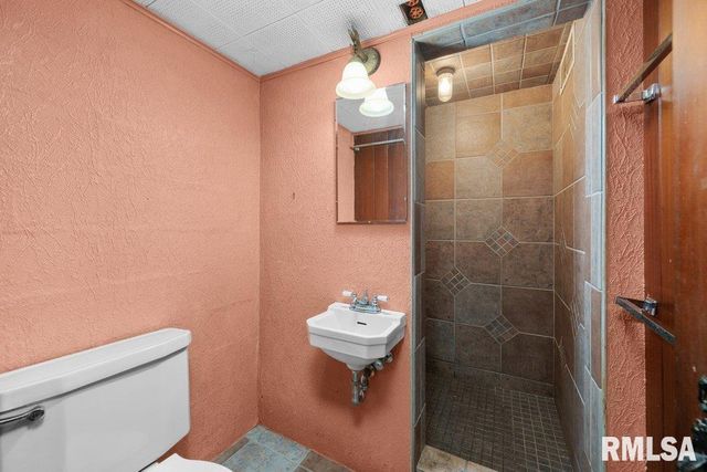 777 25TH Avenue Court, Moline, IL 61265