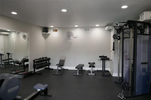 2100 Tanglewilde Street 529, Houston, TX 77063