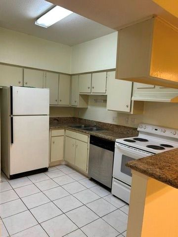 2100 Tanglewilde Street 529, Houston, TX 77063