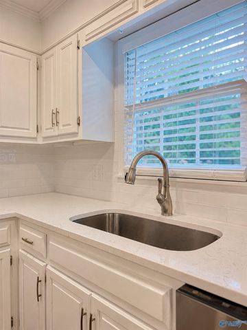 1706 Woodmont Drive SE, Decatur, AL 35601