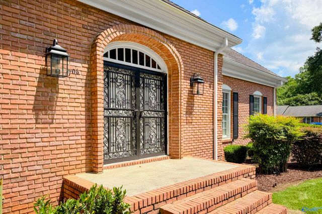 1706 Woodmont Drive SE, Decatur, AL 35601