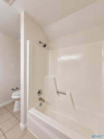 1706 Woodmont Drive SE, Decatur, AL 35601