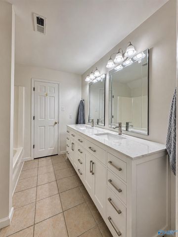 1706 Woodmont Drive SE, Decatur, AL 35601