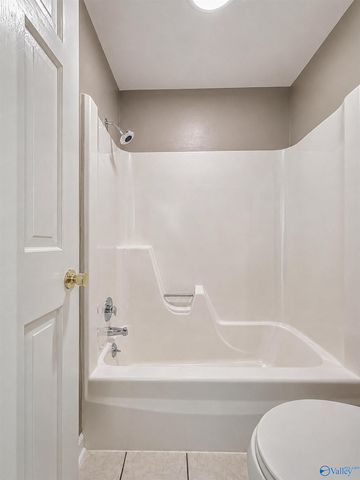 1706 Woodmont Drive SE, Decatur, AL 35601