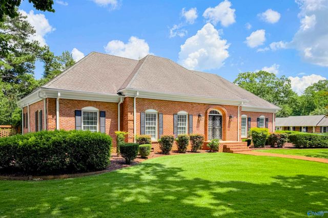 1706 Woodmont Drive SE, Decatur, AL 35601