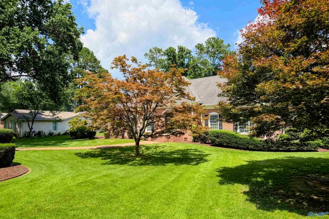 1706 Woodmont Drive SE, Decatur, AL 35601