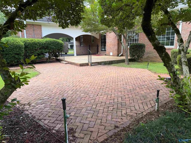 1706 Woodmont Drive SE, Decatur, AL 35601