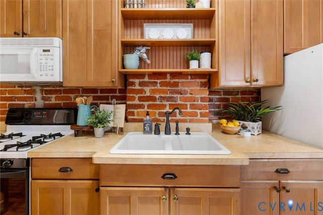 2804 W Grace St, Richmond, VA 23221