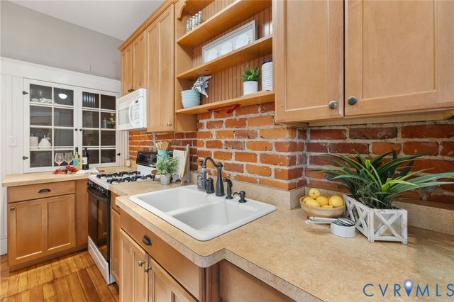 2804 W Grace St, Richmond, VA 23221