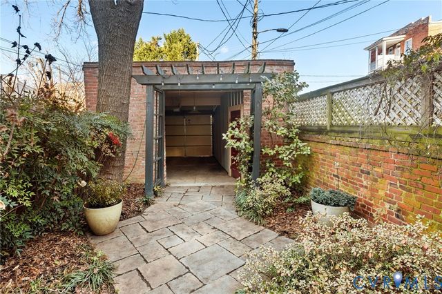 2804 W Grace St, Richmond, VA 23221