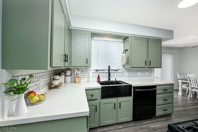 76 Clinton Avenue, Akron, OH 44301