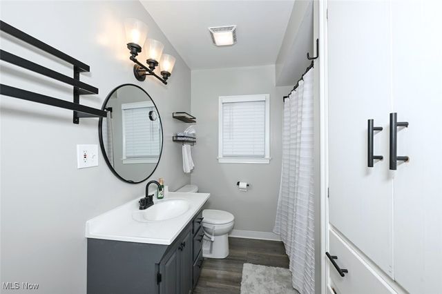 76 Clinton Avenue, Akron, OH 44301