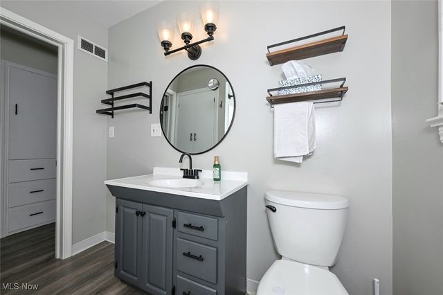 76 Clinton Avenue, Akron, OH 44301